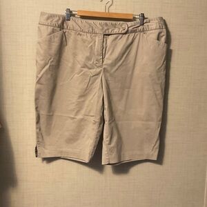Elegant Women's Tan Bermuda Shorts